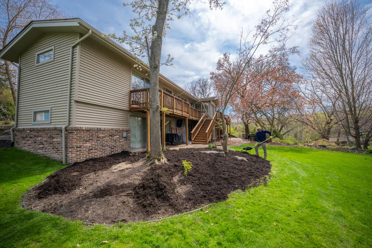 Finished mulch bed wrapping a Southeast Michigan home